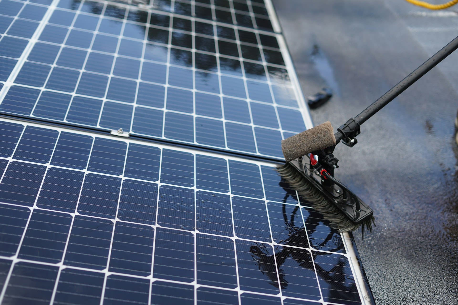 Guía básica de limpieza de paneles solares